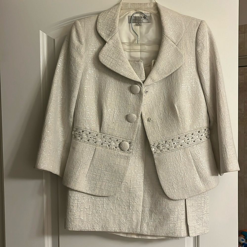 Tahari tweed metallic formal women’s skirt suit